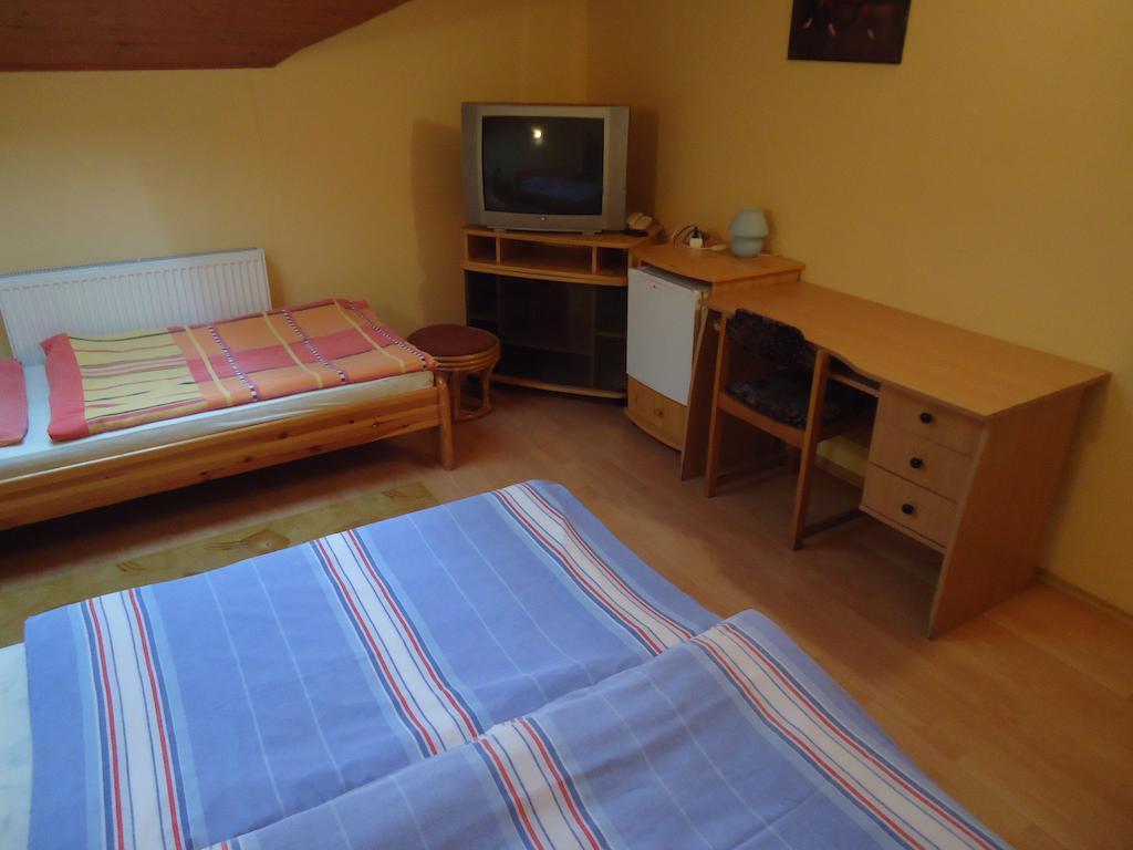 Czermann Panzió és Étterem Oroszlány Quarto foto