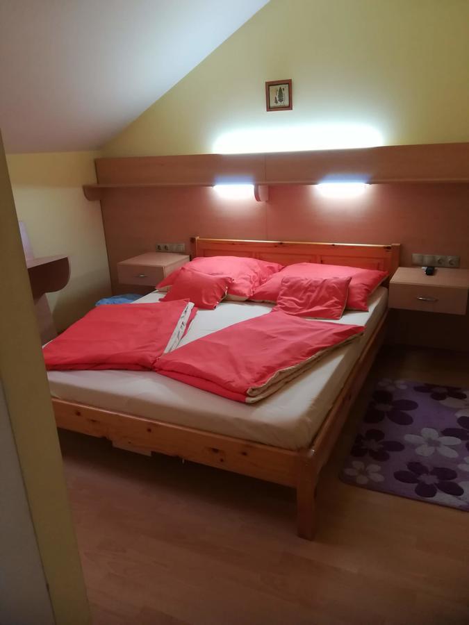 Czermann Panzió és Étterem Oroszlány Exterior foto